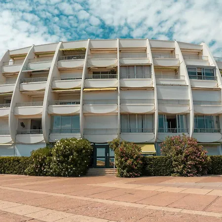 Beachfront Cocooning Getaway